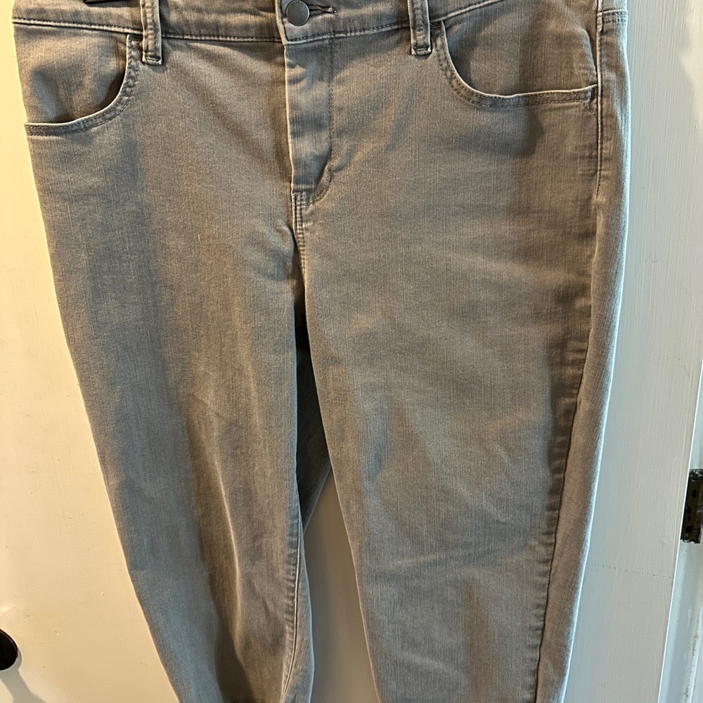 Women’s Chico's Classic Gray Olive Girlfriend Stretch  Skinny Capris, Sz 2.5 /14